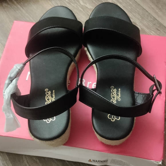 Platform sandals - Picture 3 of 3